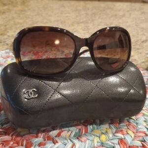 Chanel Tortoise CC Logo Sunglasses, Original Case, Excellent Cond., Style 5286